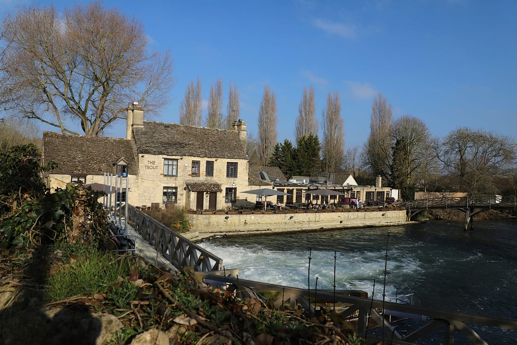 country pubs like this riverside freehouse are the peak for many publicans. Acorn.finance have been funding pubs like this since 1997.